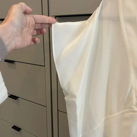 Tangerine NYC White Flowy V-Neck Blouse | Silky Oversized Top | L - Picture 3 of 4